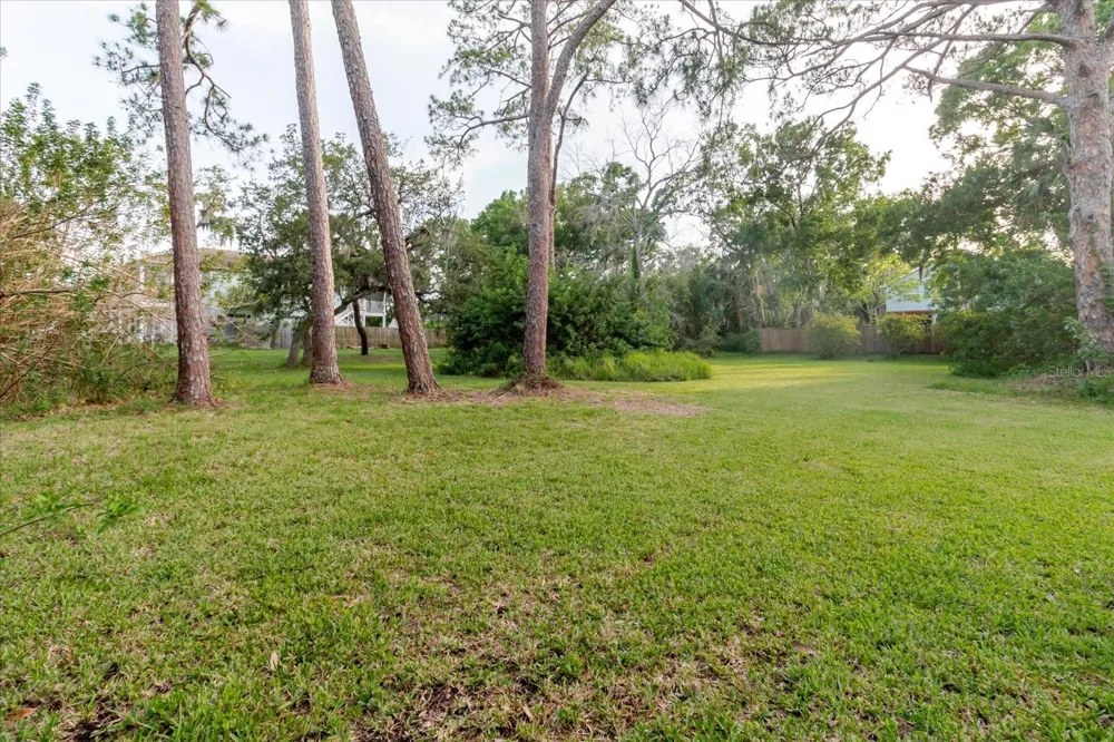 HIGHLAND AVENUE Tarpon Springs, FL 34689
