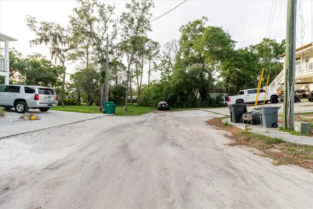 HIGHLAND AVENUE Tarpon Springs, FL 34689