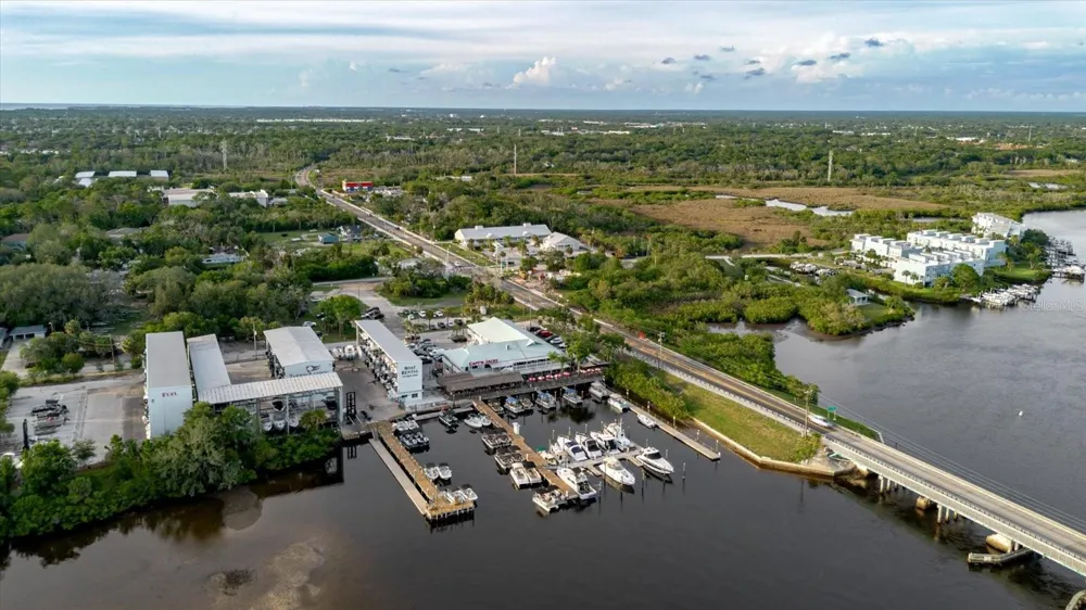 HIGHLAND AVENUE Tarpon Springs, FL 34689