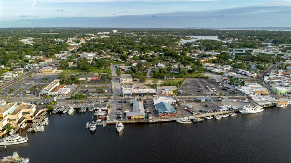 HIGHLAND AVENUE Tarpon Springs, FL 34689