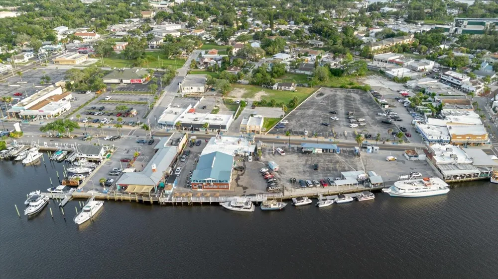 HIGHLAND AVENUE Tarpon Springs, FL 34689