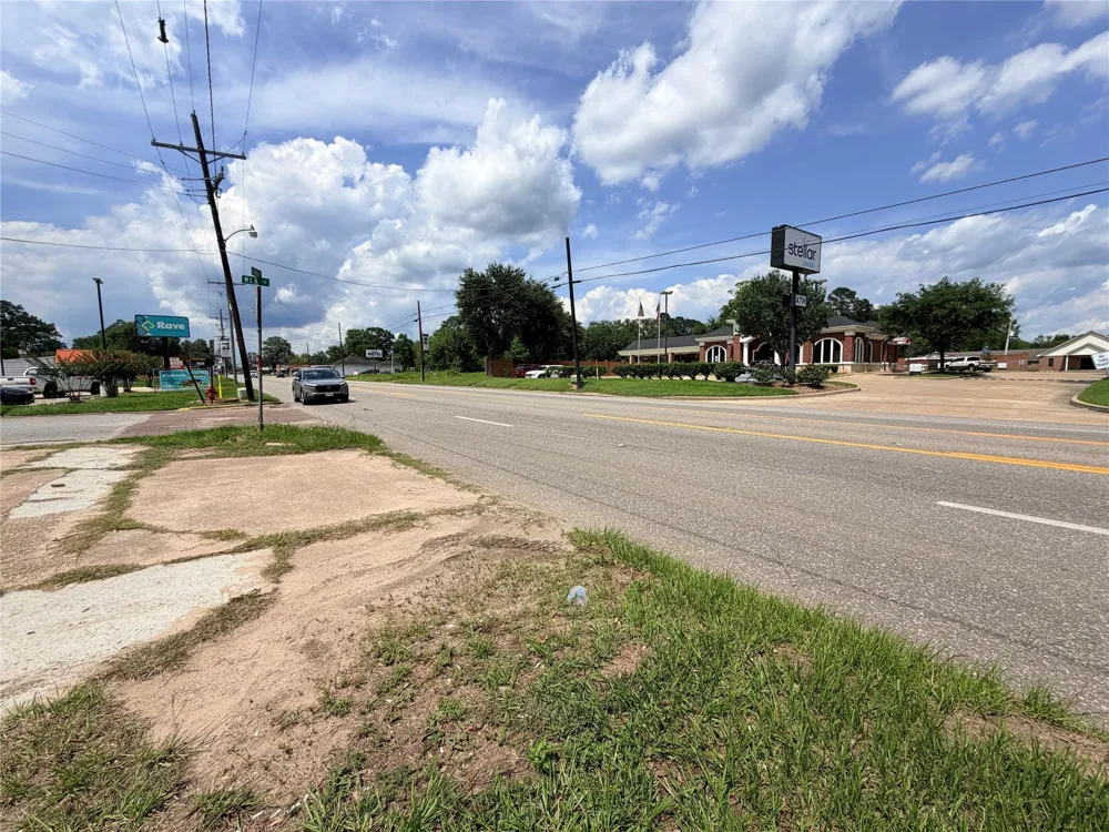 502 S Magnolia Street Woodville, TX 75979
