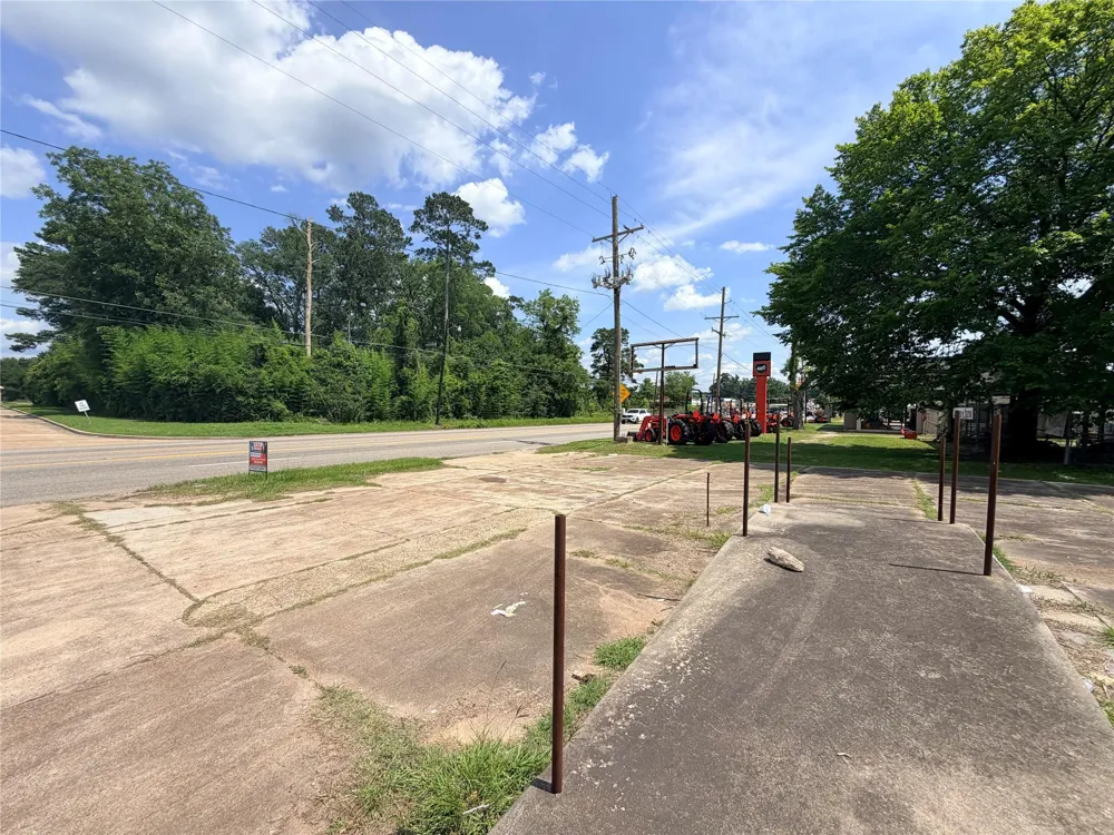 502 S Magnolia Street Woodville, TX 75979