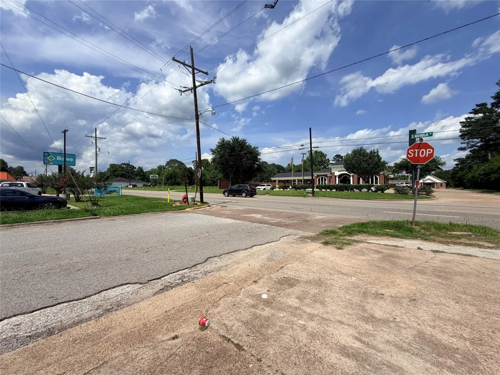 502 S Magnolia Street Woodville, TX 75979