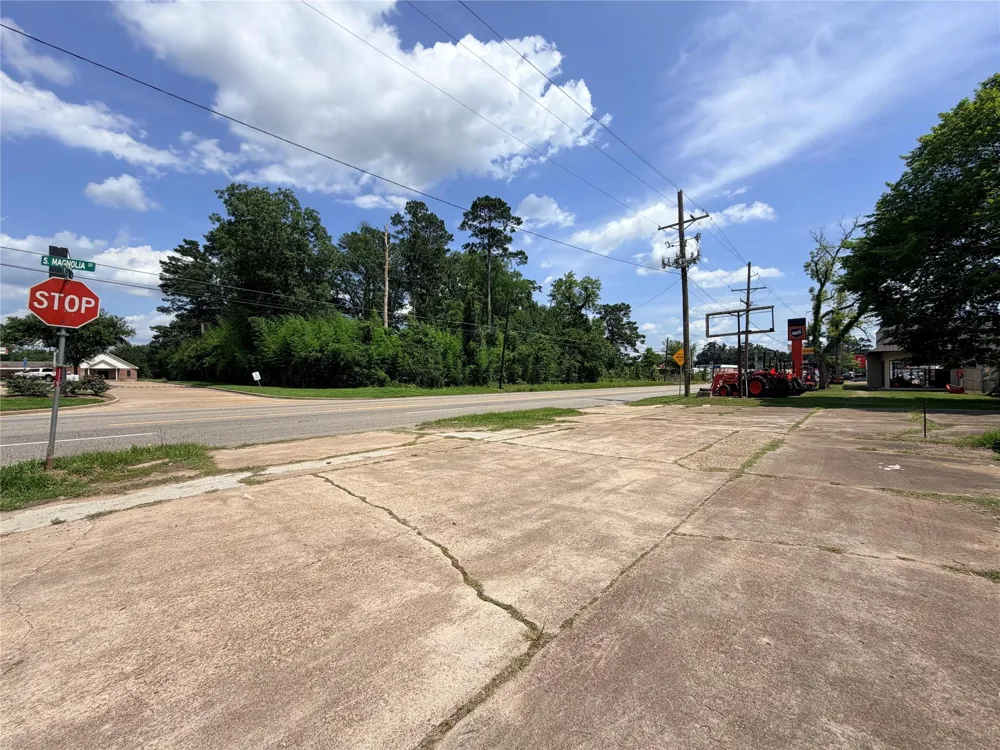 502 S Magnolia Street Woodville, TX 75979