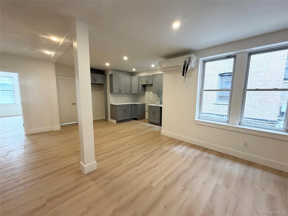 3105 Roberts Avenue Bronx, NY 10461
