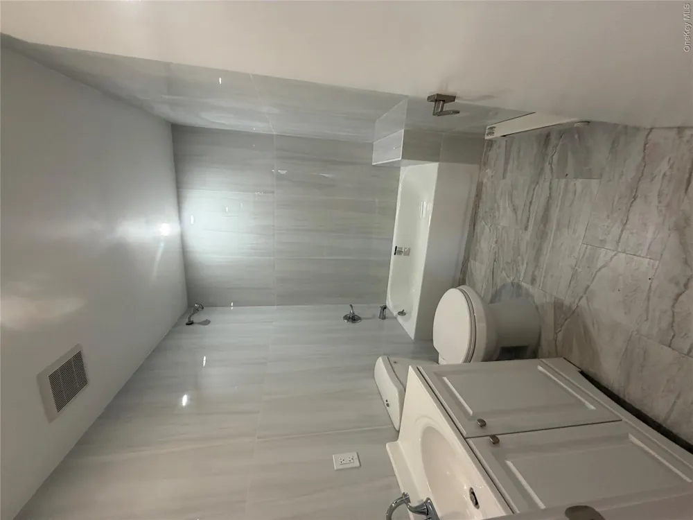 3105 Roberts Avenue Bronx, NY 10461