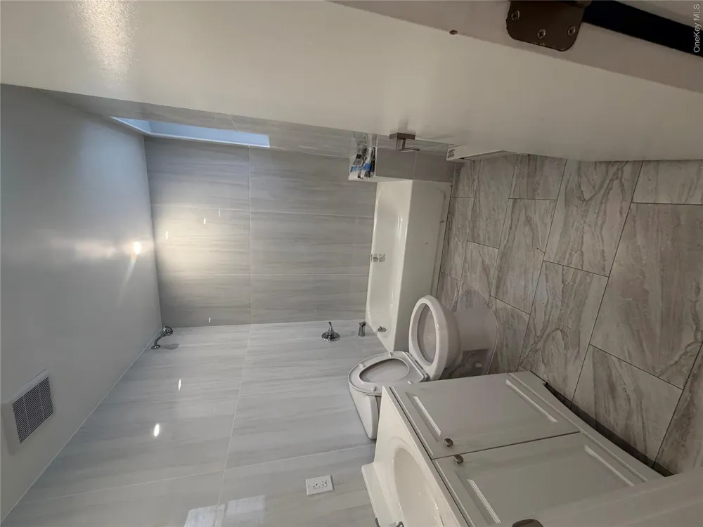 3105 Roberts Avenue Bronx, NY 10461