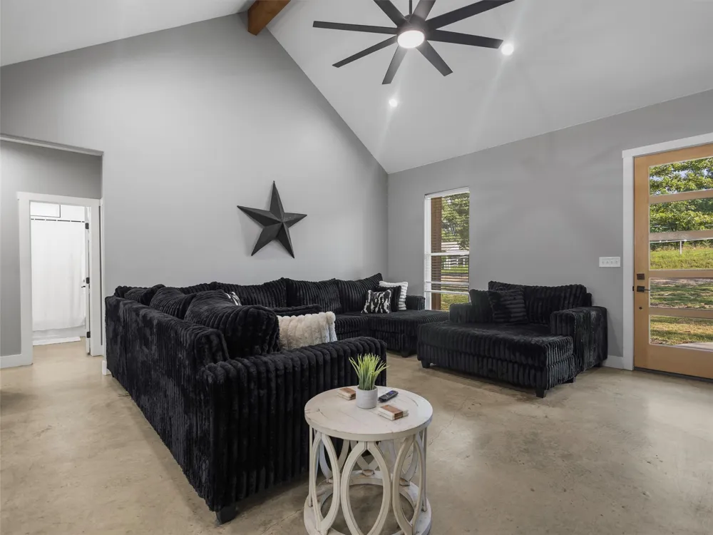 1562 Willow Oak Road Gladewater, TX 75647
