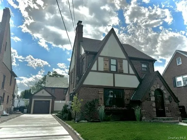 191 Brixton Road S Garden City, NY 11530