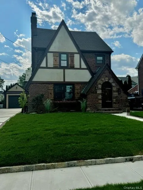 191 Brixton Road S Garden City, NY 11530