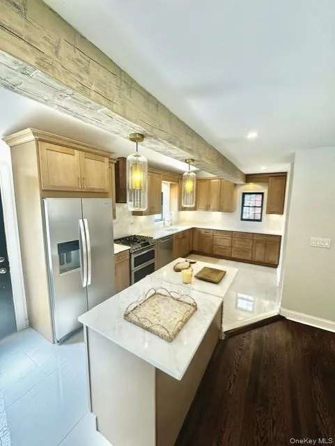 191 Brixton Road S Garden City, NY 11530