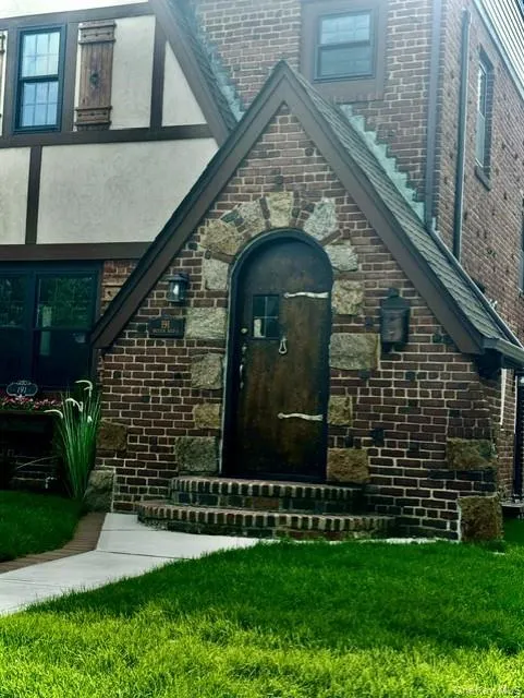 191 Brixton Road S Garden City, NY 11530