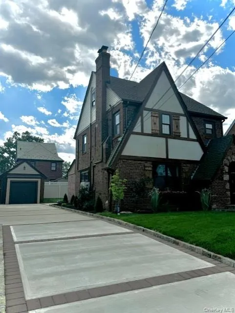 191 Brixton Road S Garden City, NY 11530