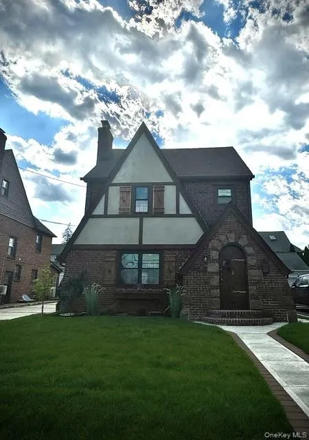 191 Brixton Road S Garden City, NY 11530