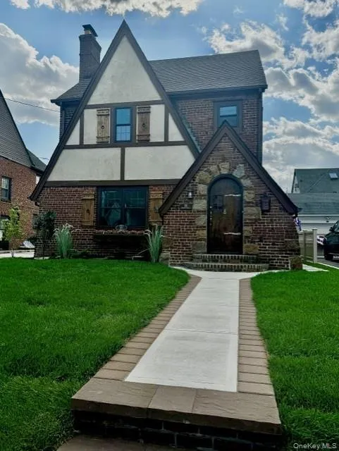 191 Brixton Road S Garden City, NY 11530