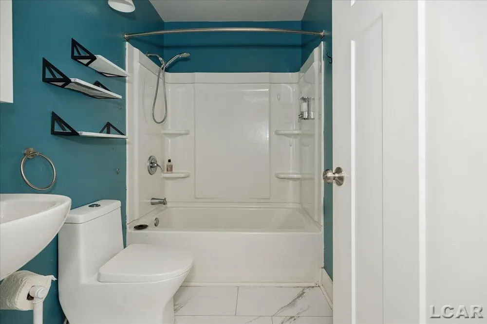 1400 Lakeview Drive Manchester Township, MI 49287