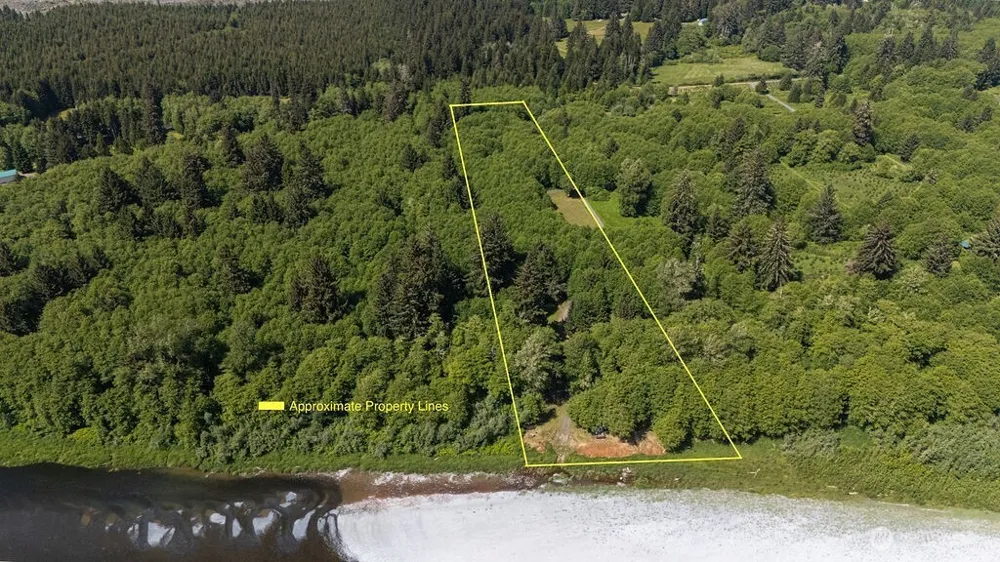 745 Green Road Forks, WA 98331
