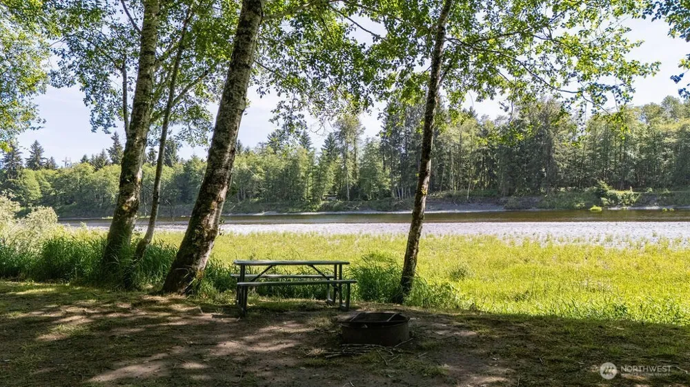 745 Green Road Forks, WA 98331