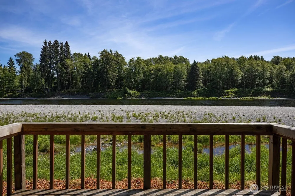 745 Green Road Forks, WA 98331
