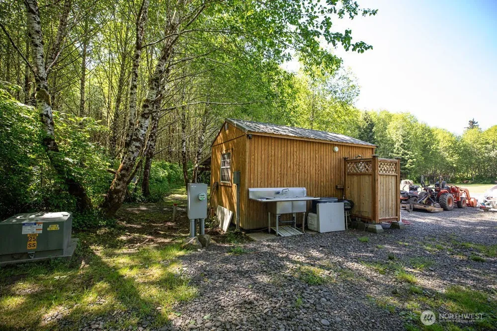 745 Green Road Forks, WA 98331