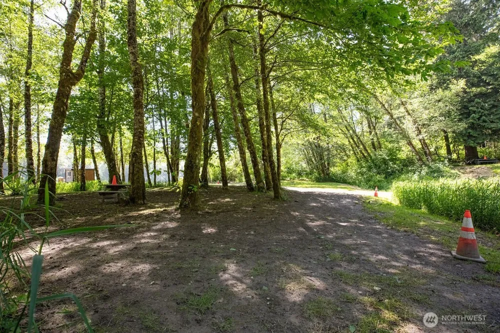 745 Green Road Forks, WA 98331