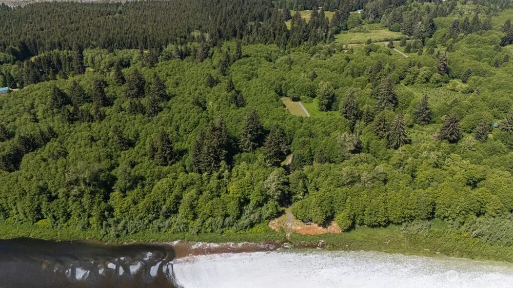 745 Green Road Forks, WA 98331