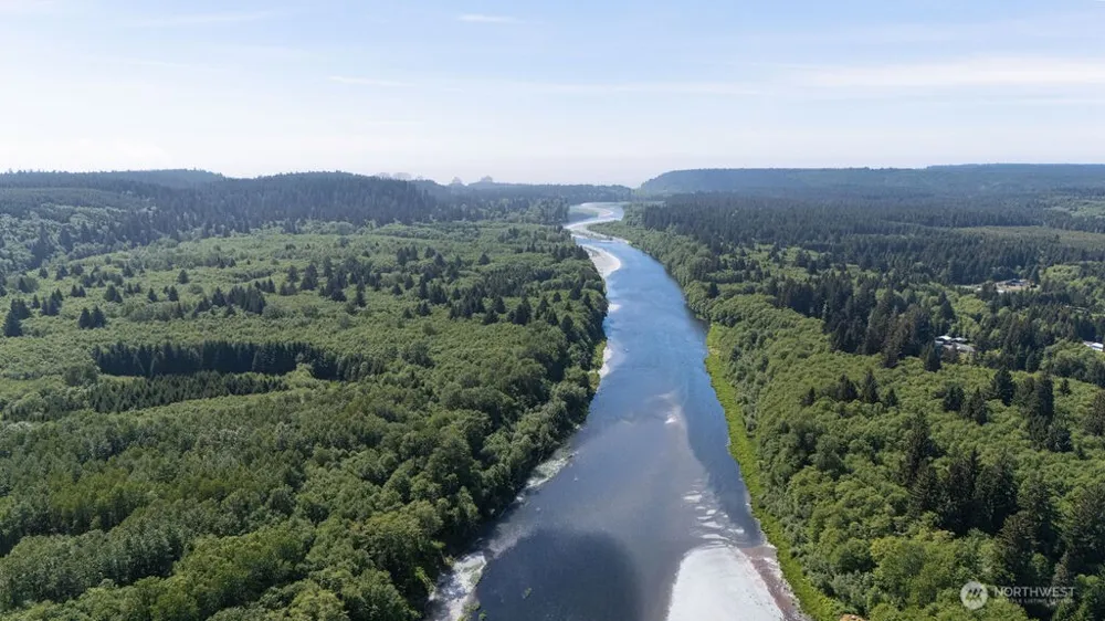 745 Green Road Forks, WA 98331