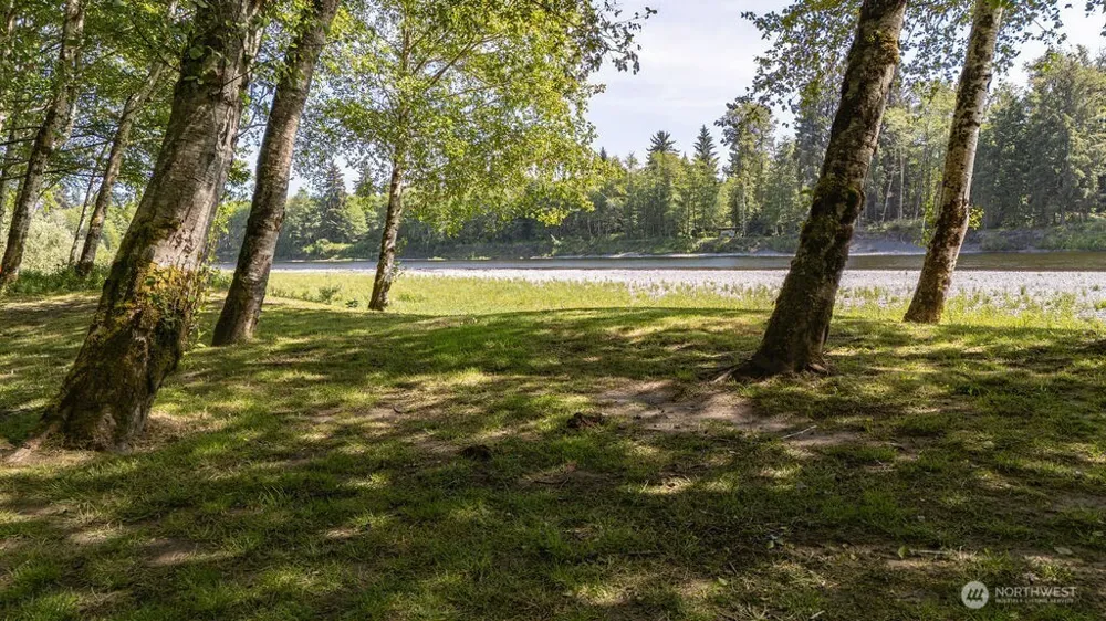 745 Green Road Forks, WA 98331
