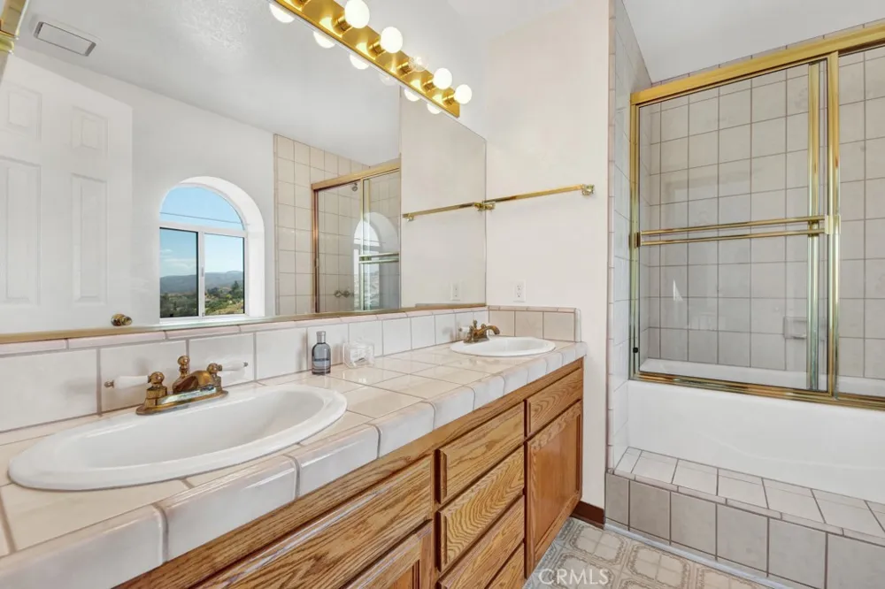 42804 Barnstead Drive Lake Hughes, CA 93532
