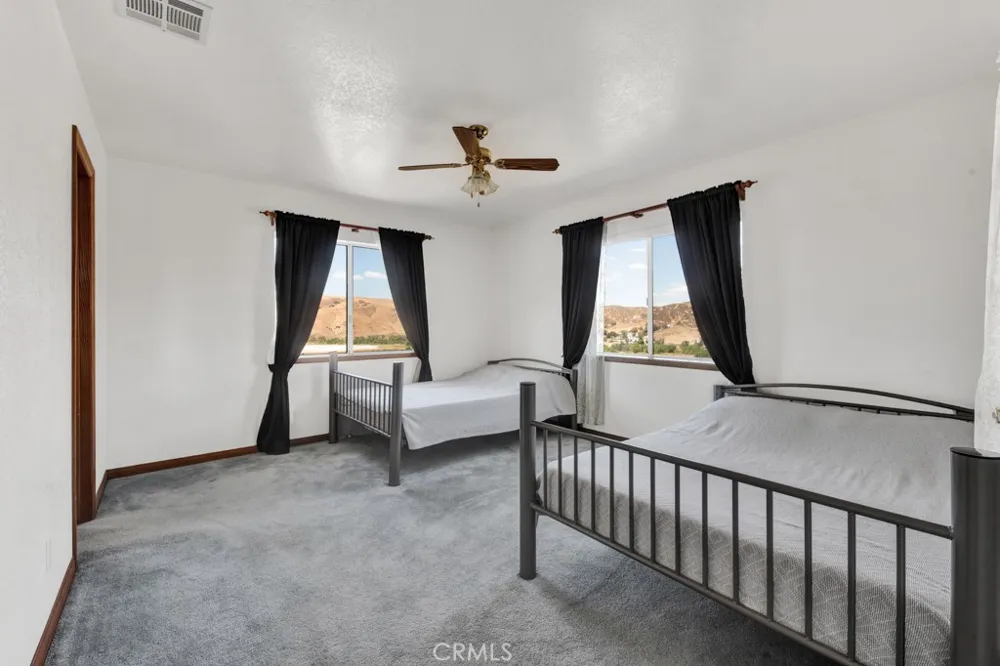 42804 Barnstead Drive Lake Hughes, CA 93532