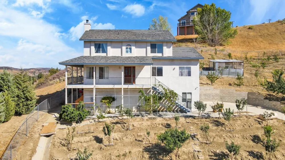 42804 Barnstead Drive Lake Hughes, CA 93532