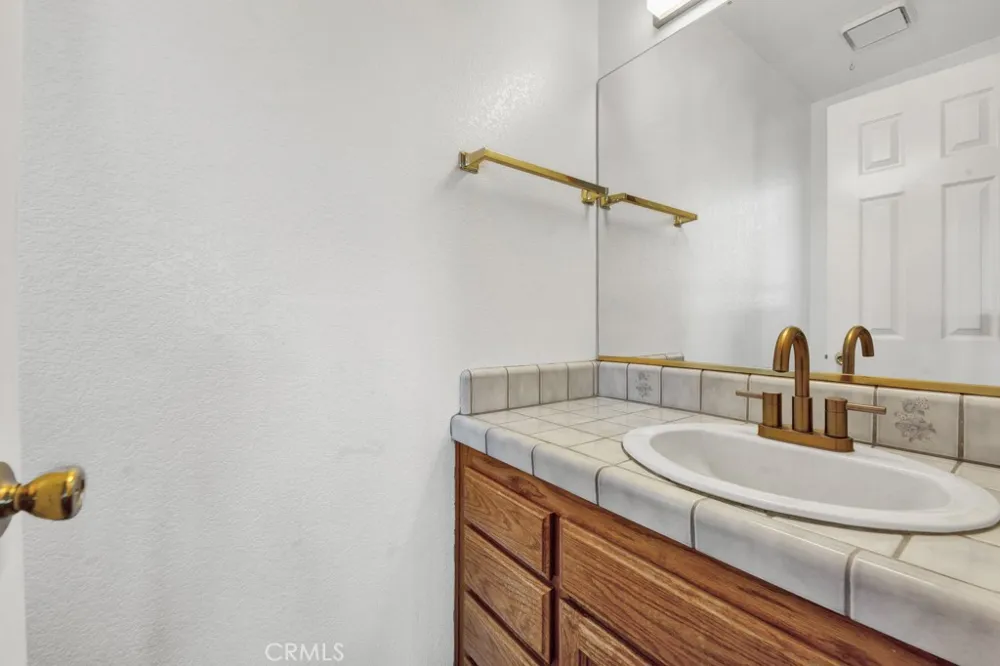 42804 Barnstead Drive Lake Hughes, CA 93532