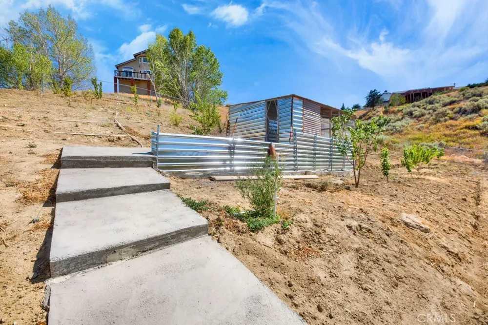 42804 Barnstead Drive Lake Hughes, CA 93532