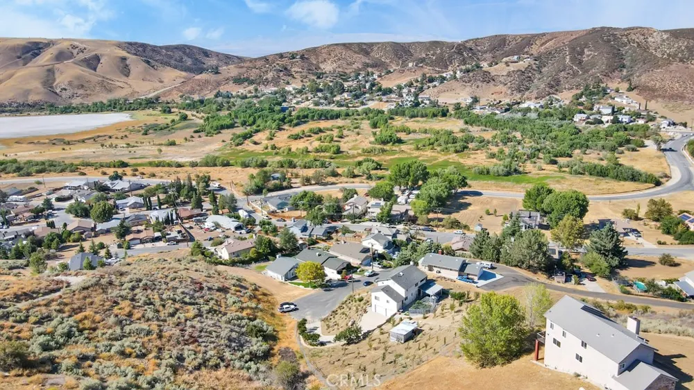 42804 Barnstead Drive Lake Hughes, CA 93532