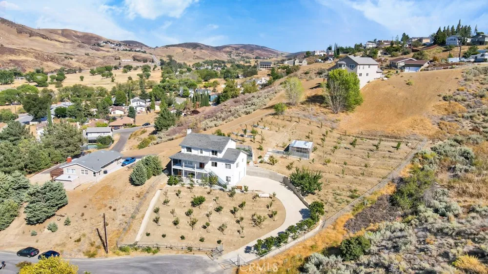 42804 Barnstead Drive Lake Hughes, CA 93532