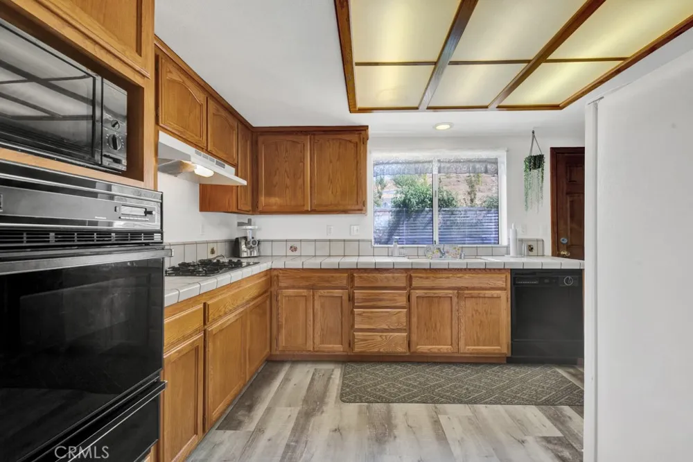 42804 Barnstead Drive Lake Hughes, CA 93532