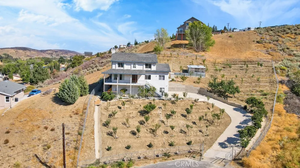 42804 Barnstead Drive Lake Hughes, CA 93532