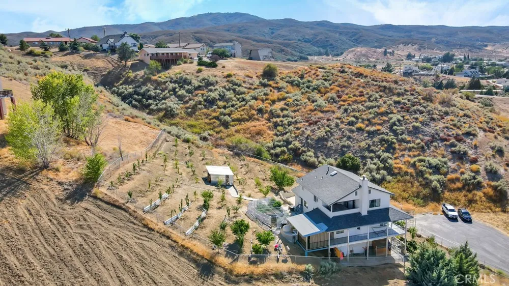 42804 Barnstead Drive Lake Hughes, CA 93532