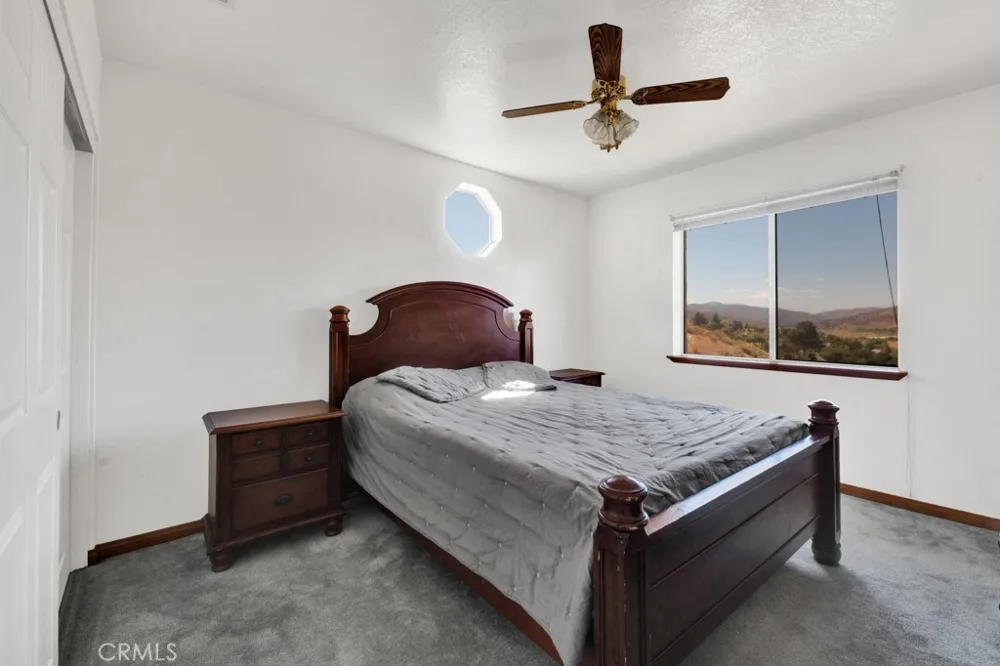 42804 Barnstead Drive Lake Hughes, CA 93532