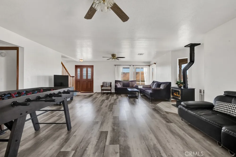 42804 Barnstead Drive Lake Hughes, CA 93532
