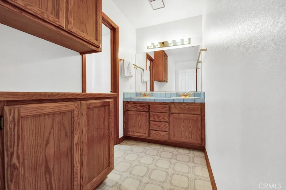 42804 Barnstead Drive Lake Hughes, CA 93532