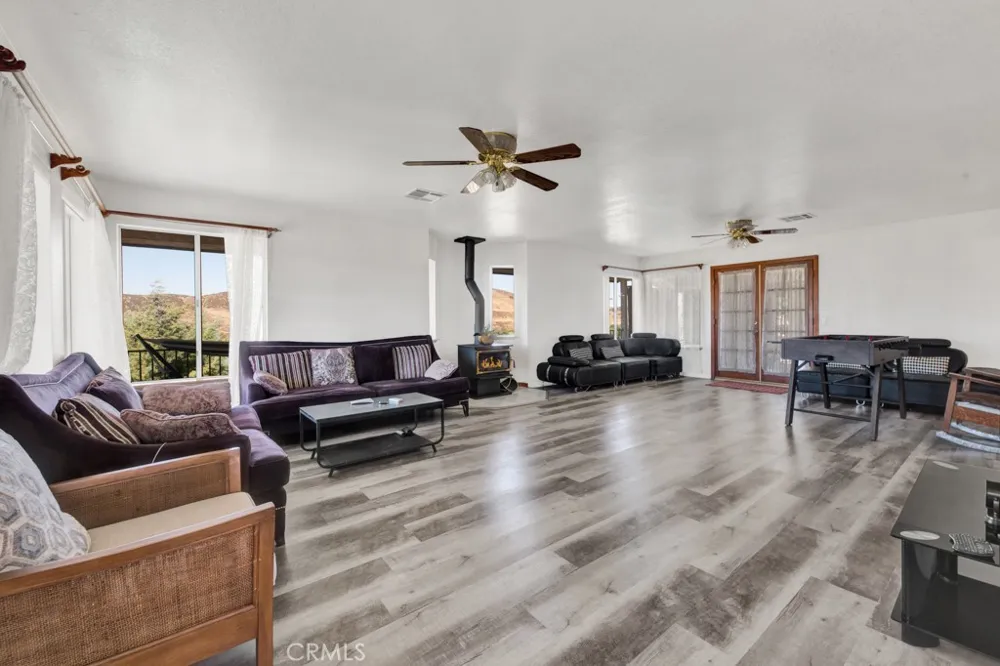 42804 Barnstead Drive Lake Hughes, CA 93532