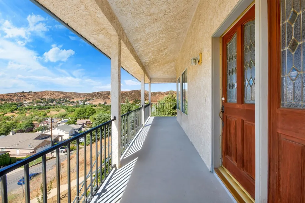 42804 Barnstead Drive Lake Hughes, CA 93532