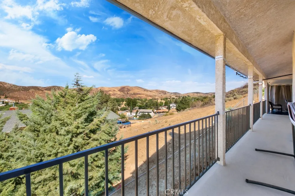 42804 Barnstead Drive Lake Hughes, CA 93532