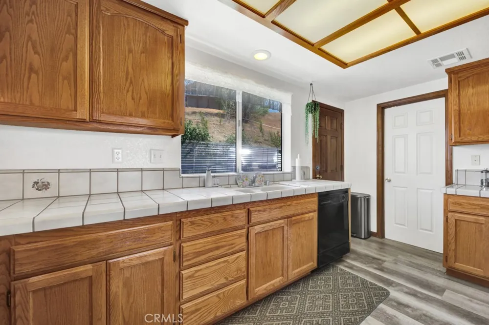 42804 Barnstead Drive Lake Hughes, CA 93532