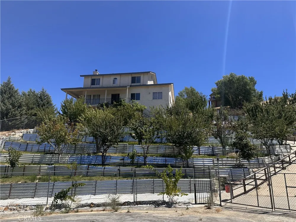42804 Barnstead Drive Lake Hughes, CA 93532