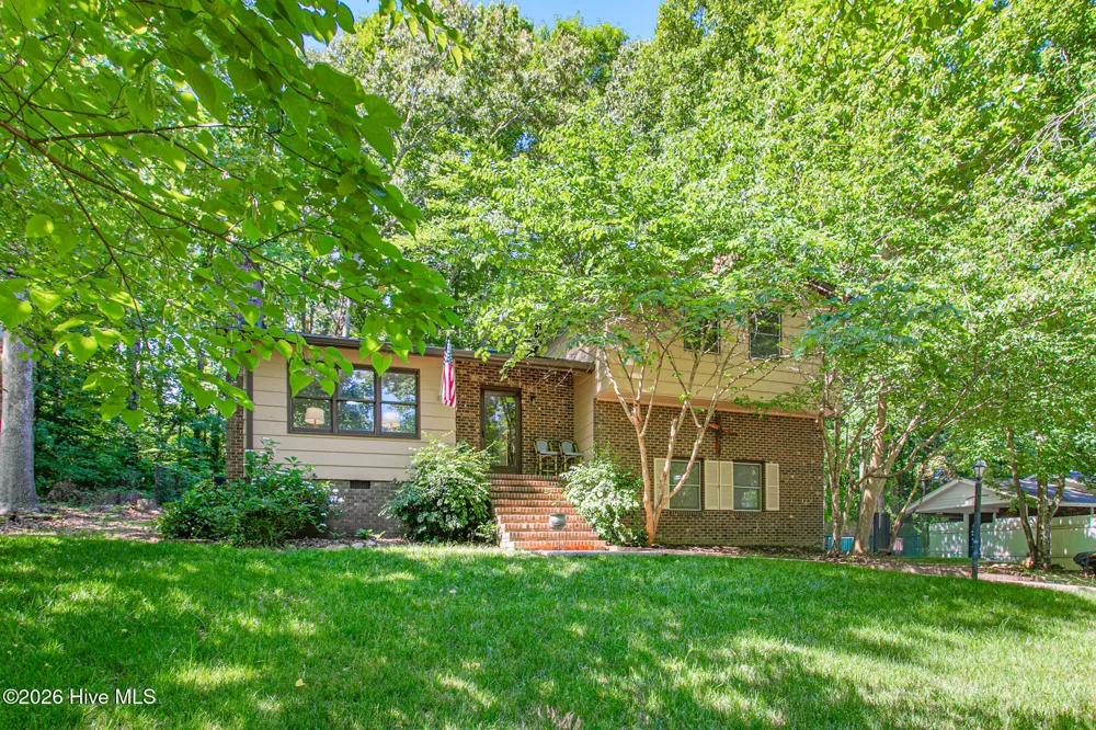 1832 Travis Lane Burlington, NC 27217