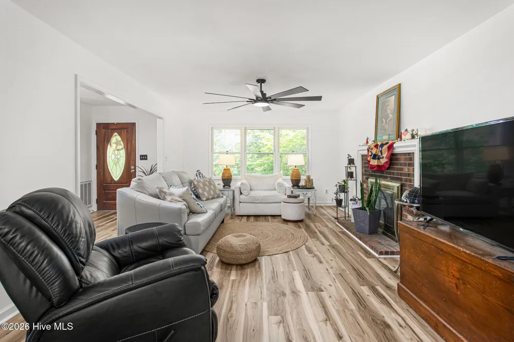 1832 Travis Lane Burlington, NC 27217