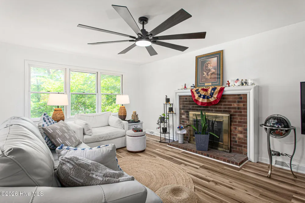 1832 Travis Lane Burlington, NC 27217